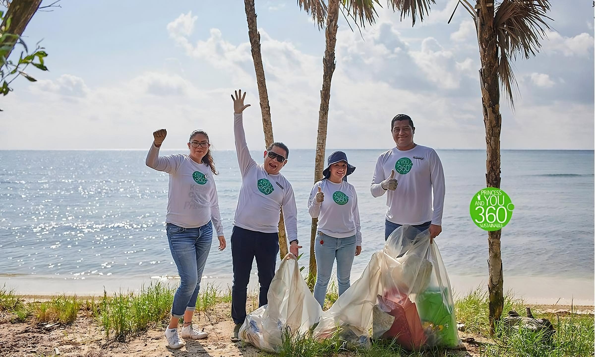 Beach clean-up - Riviera Maya Platinum Yucatan Princess