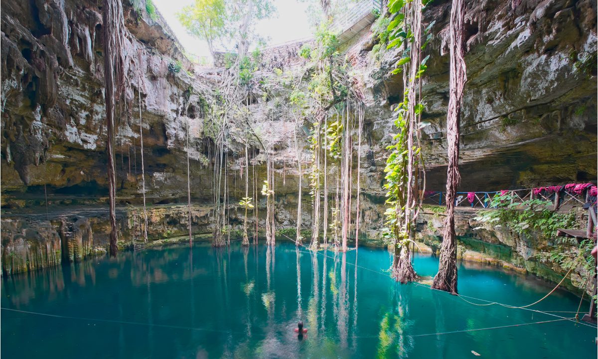 Cenote Ik Kil in Chichén Itzá
