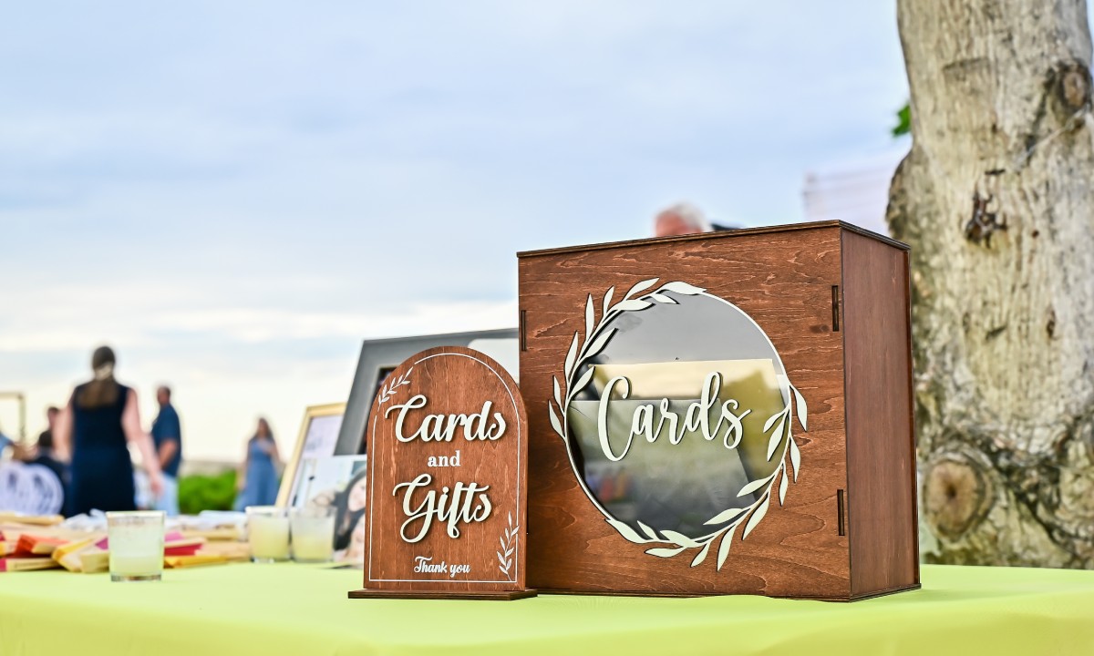 Box for storing wedding cards