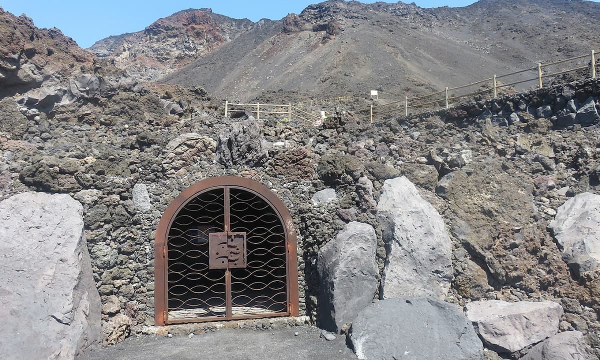 Entrada al corazón de la Fuente Santa