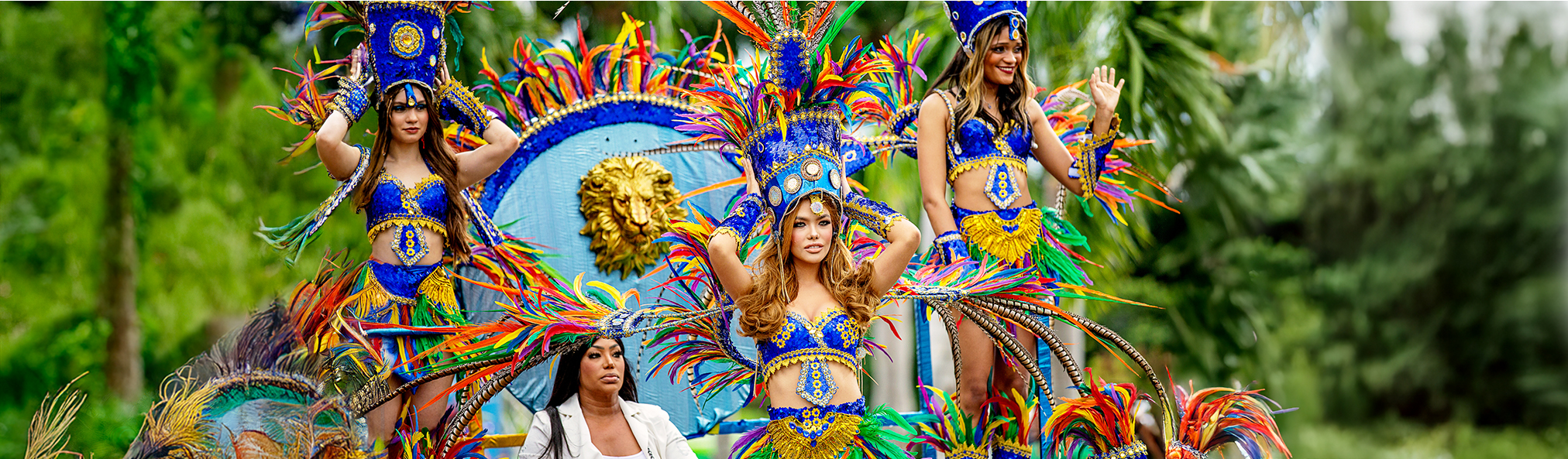 Bailarinas de Carnaval en carroza