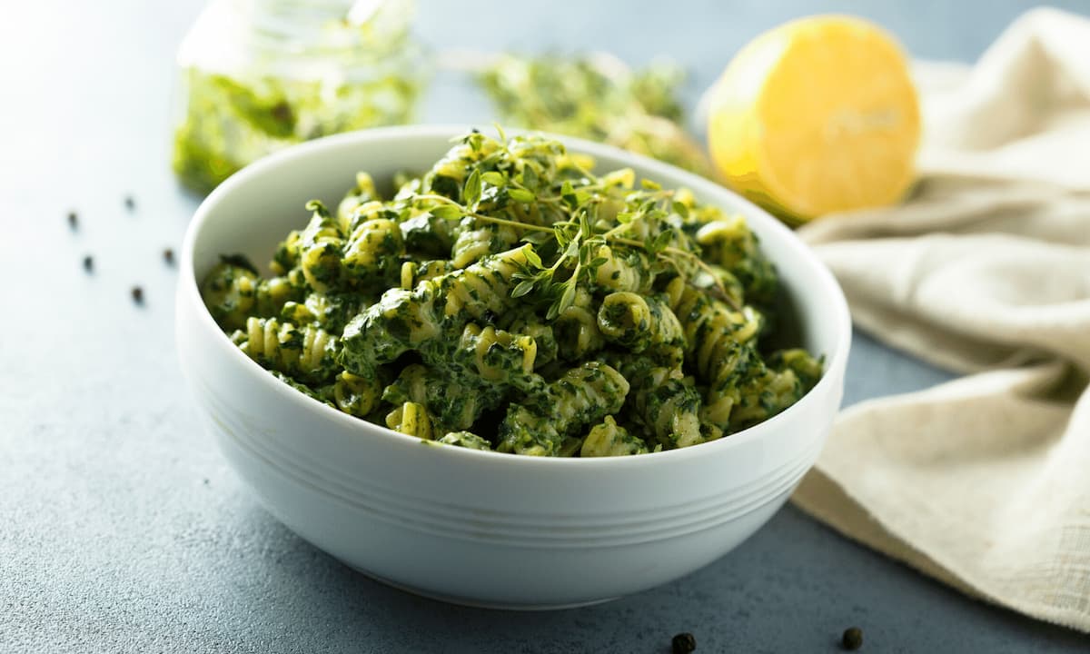 Pasta vegana con pesto