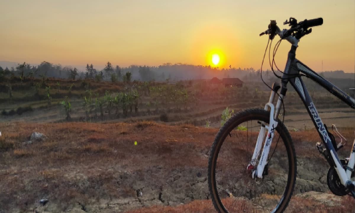 bicicleta en un descampado