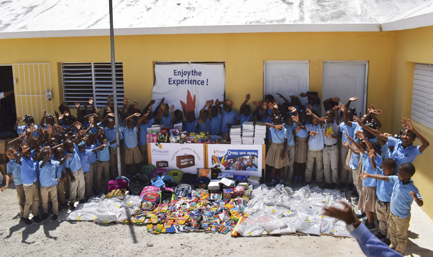 Donación material escolar | Rep. Dominicana