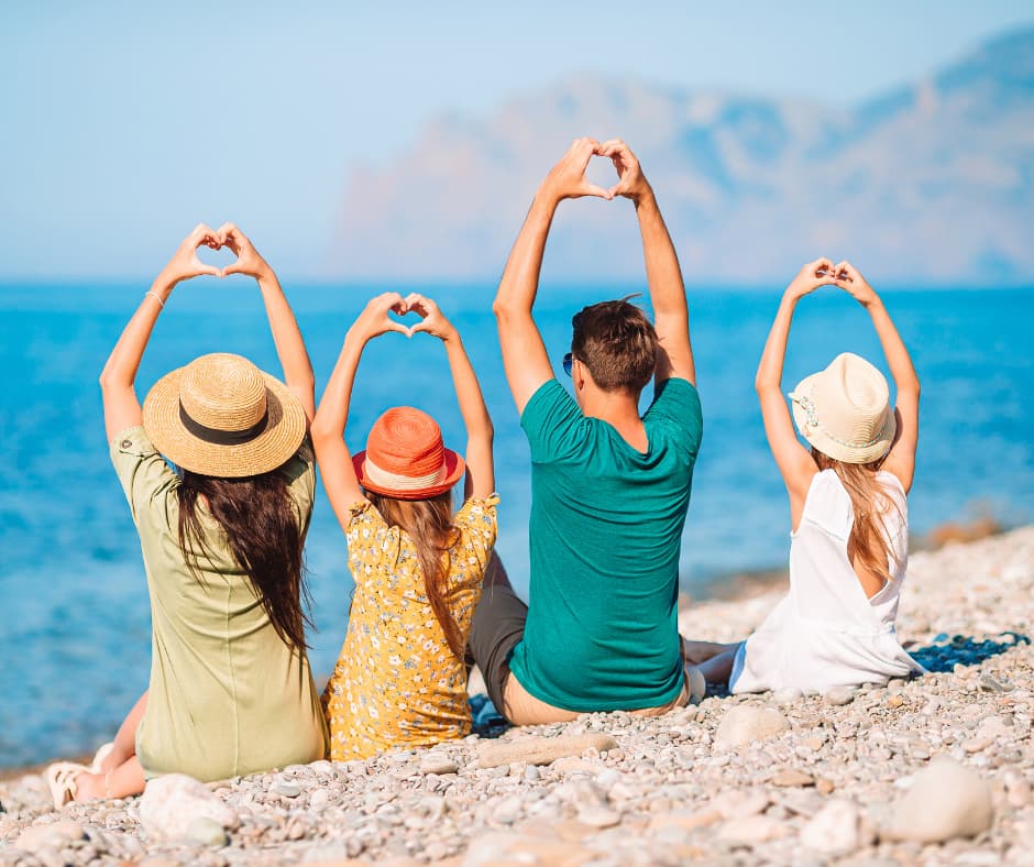 Familia de vacaciones de Semana Santa en Canarias