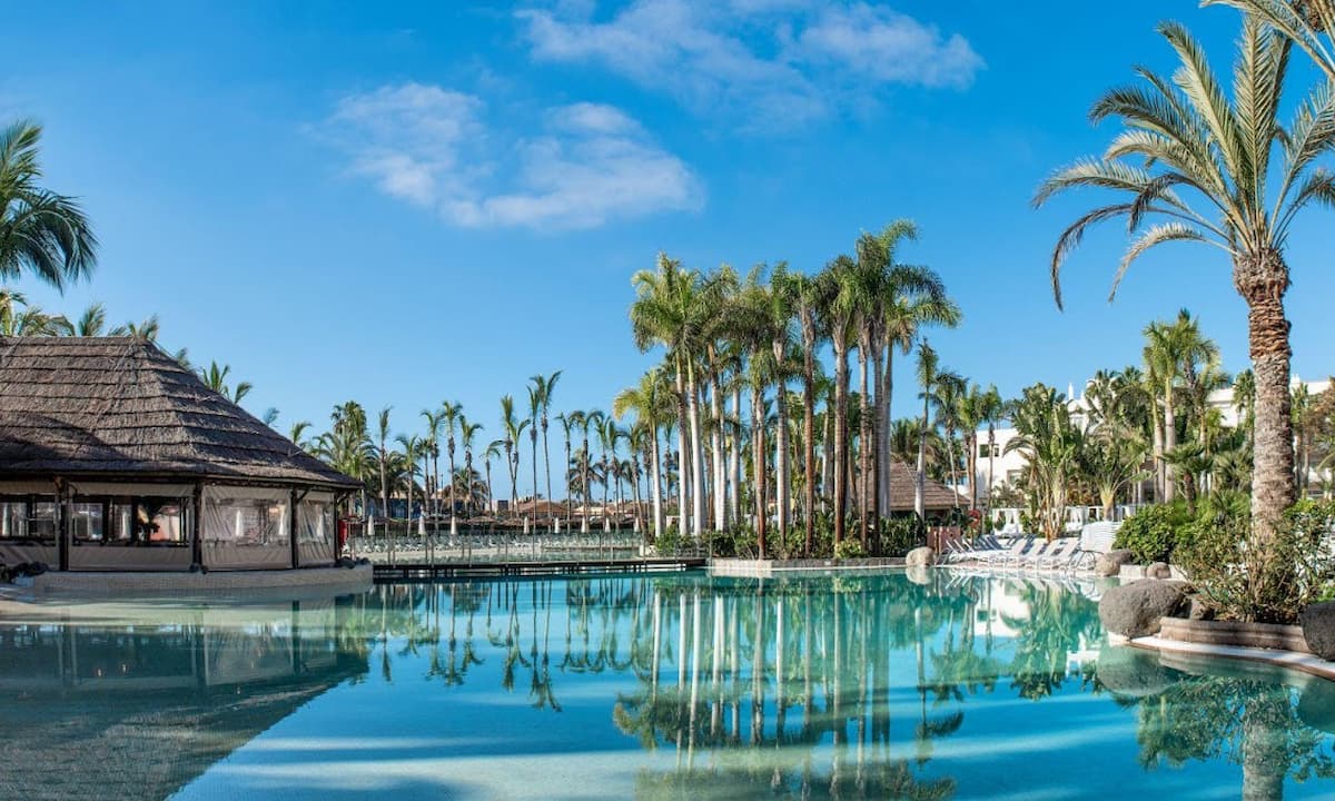 Piscina principal del hotel Tabaiba Princess en Gran Canaria