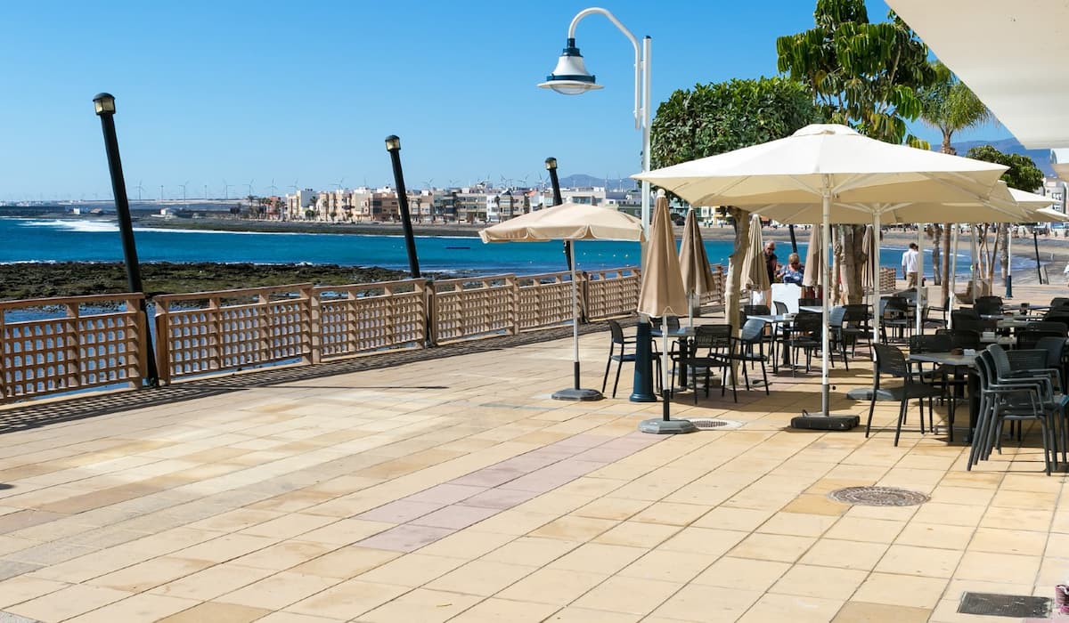 Promenade and restaurant terrace in Arinaga Promenade and restaurant terrace in Arinaga