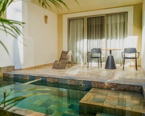 Platinum_Suite_Pool_2_edit5