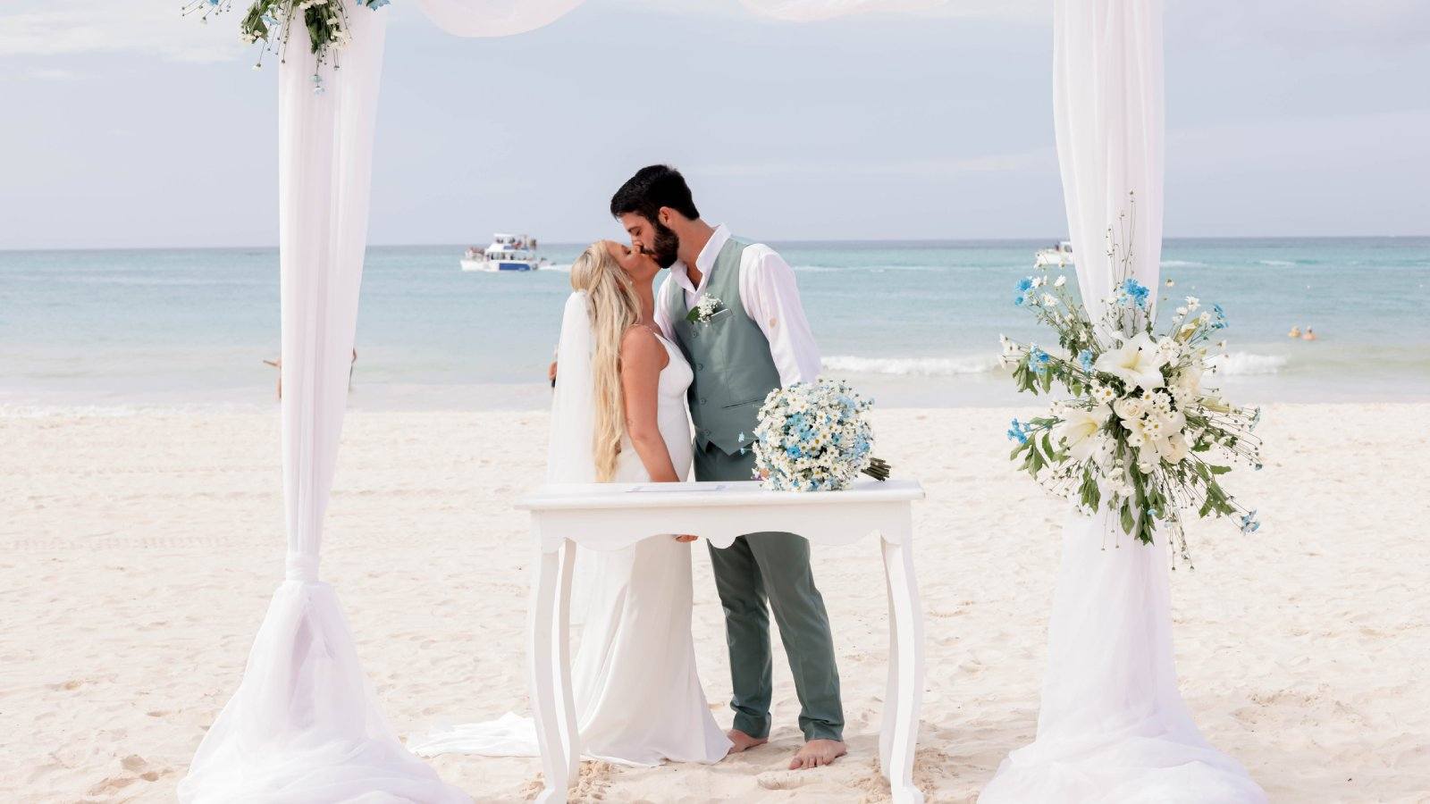 Desirée Durán Oficial added a new... - Desirée Durán Oficial, image size:1600x900