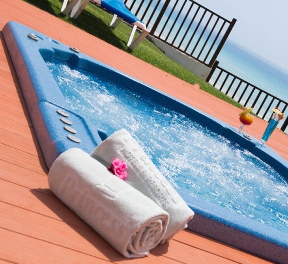 Jacuzzi en zona solo adultos del Club Jandía Princess