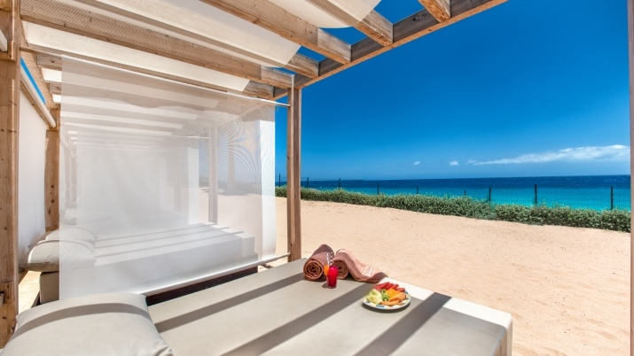 Camas-balinesas-con-vistas-al-mar