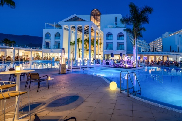 Evento nocturno en zona piscina del hotel Guayarmina Princess