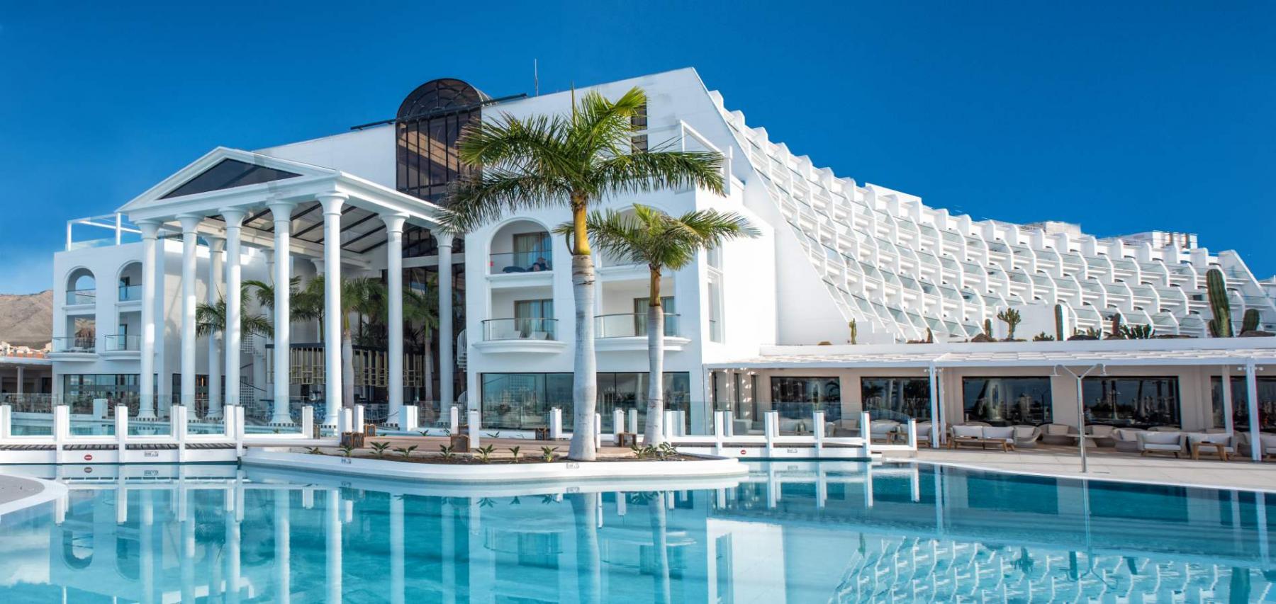 Piscina principal del Hotel Guayarmina Princess en Tenerife