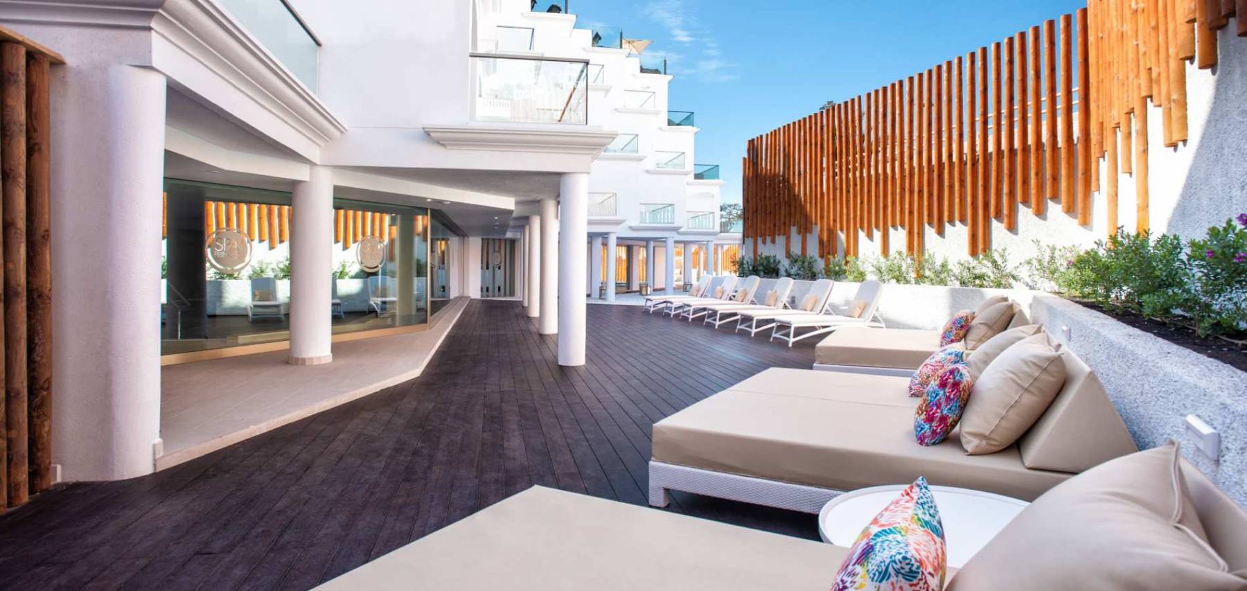 Installation of the Guayarmina Princess hotel in Tenerife