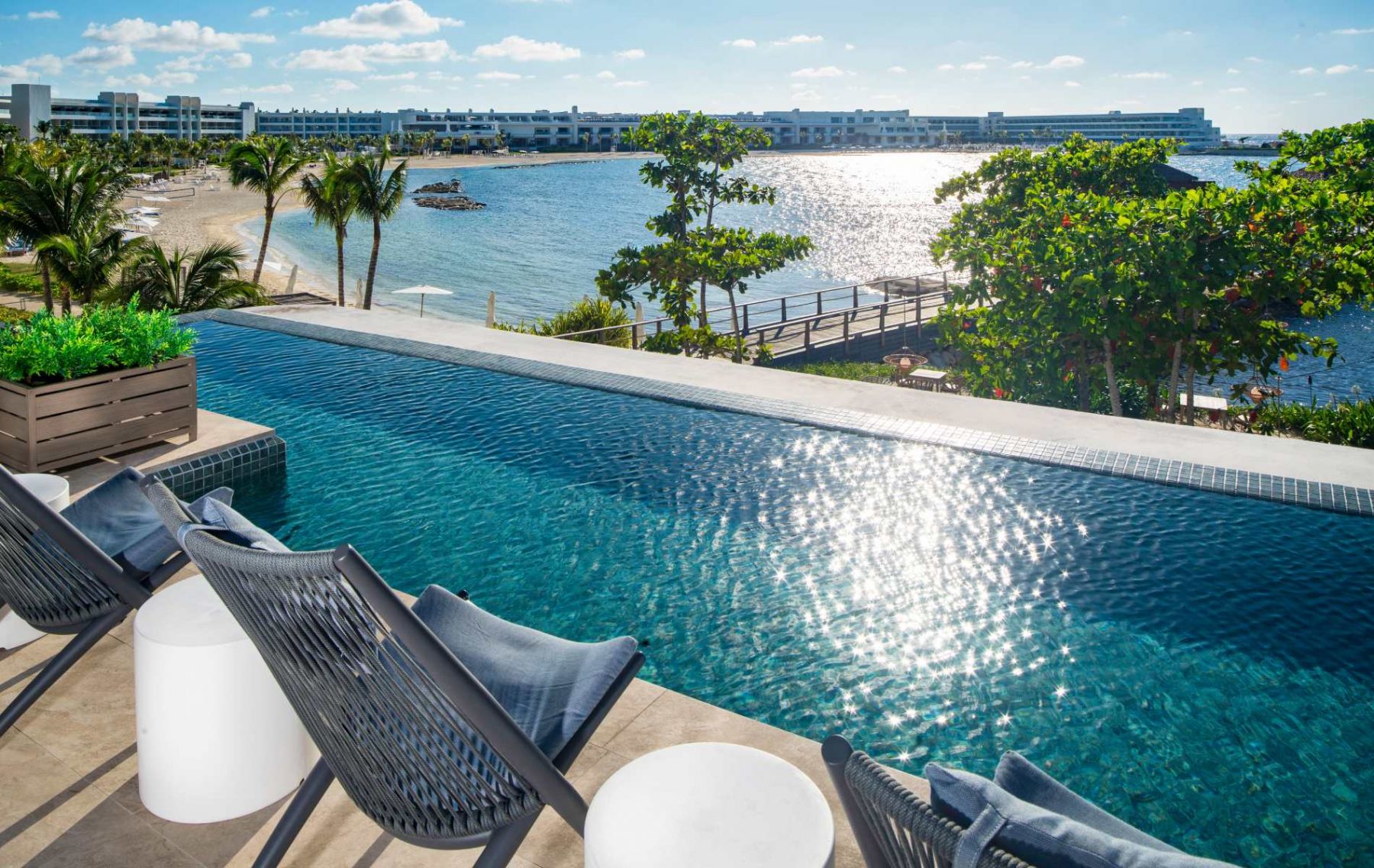 X Miss Universer Offer Jamaica