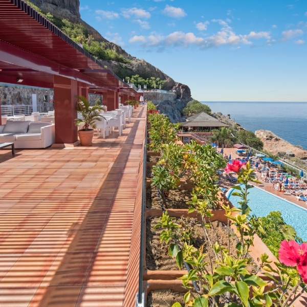 hotel-mogan-princess-terraza-con-vistas-al-mar-taurito-gran-canaria