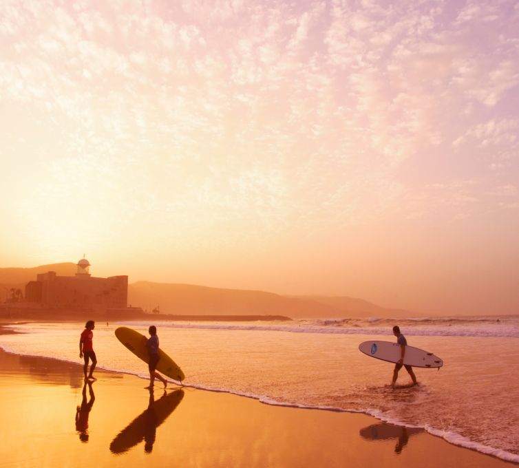 Surf en la Playa de Las Canteras Surf en la Playa de Las Canteras