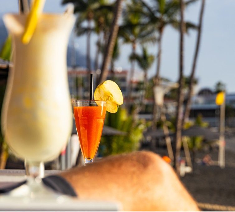 Cóctel en Puerto Naos, La Palma, Islas Canarias Cóctel en Puerto Naos, La Palma, Islas Canarias