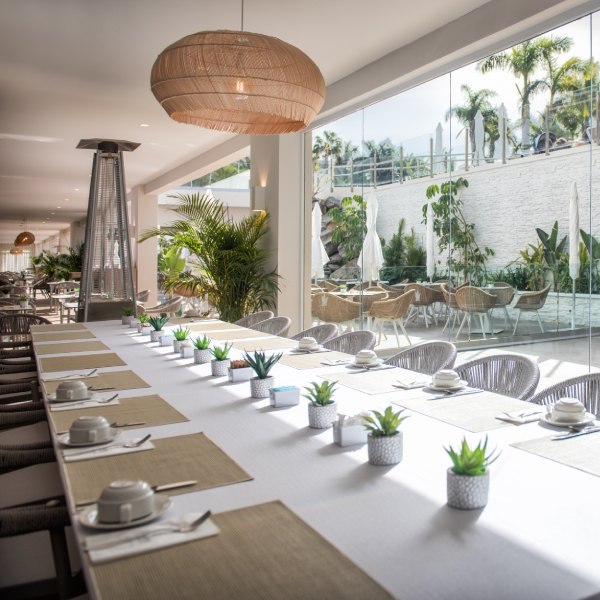 Restaurante buffet en el hotel Tabaiba Princess, Islas Canarias