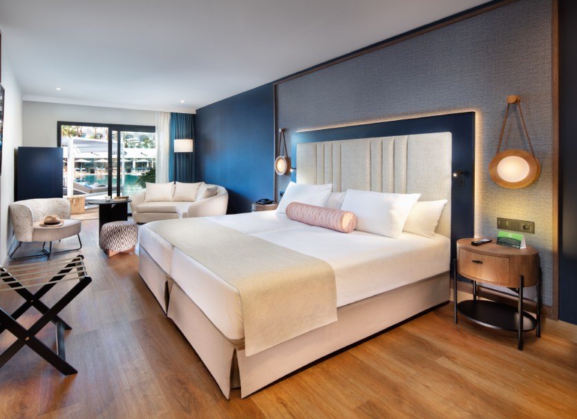 Pool View Suite with direct access to the solarium and Balinese