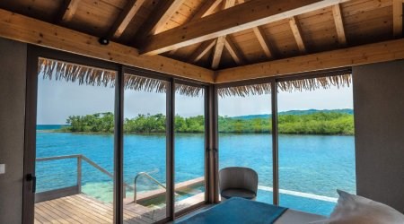 room-55465-overwater-villa-infinity-pool