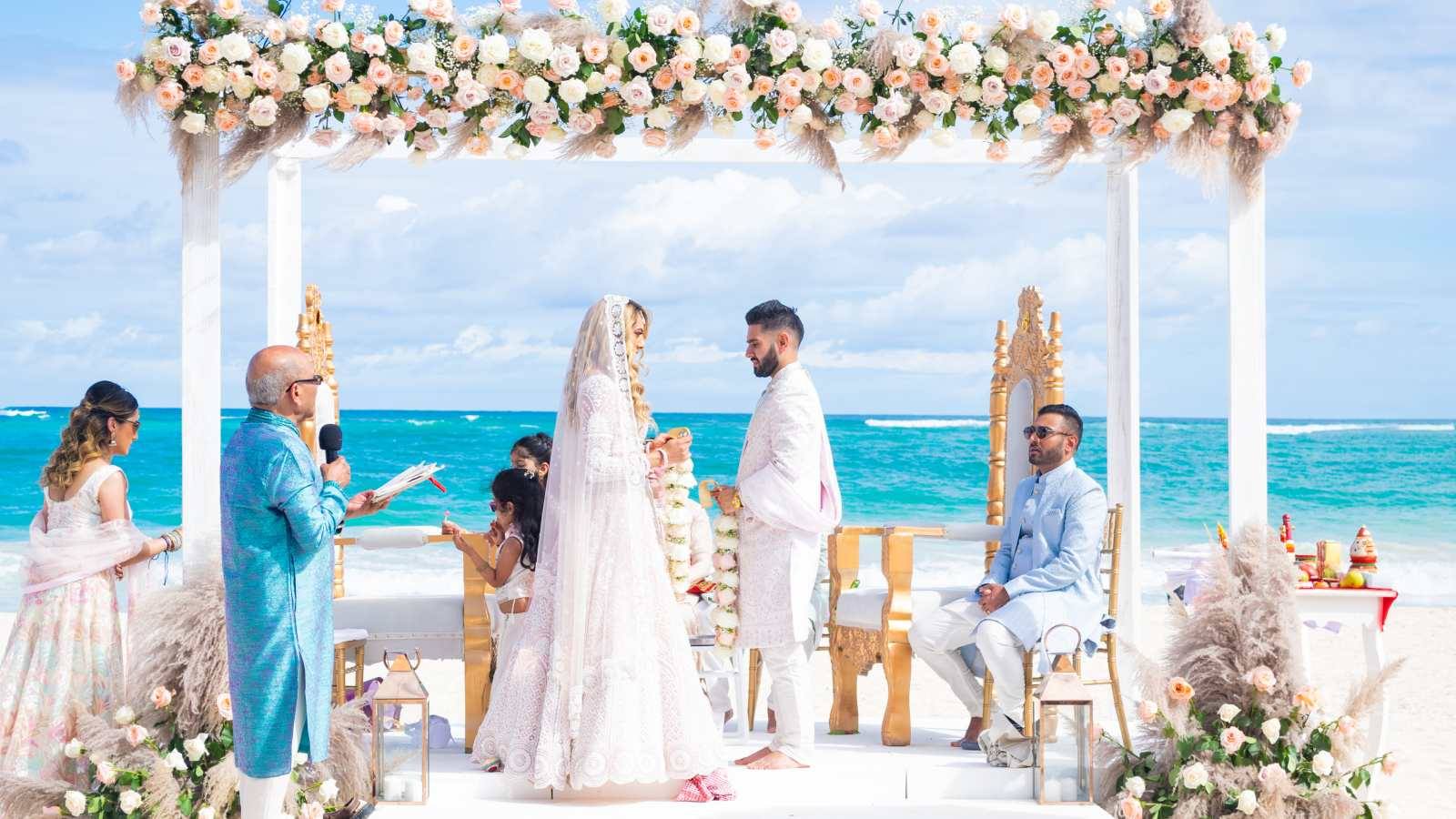 Boda en el Caribe | Tropical Deluxe Princess Beach Resort \u0026 Spa, image size:1600x900