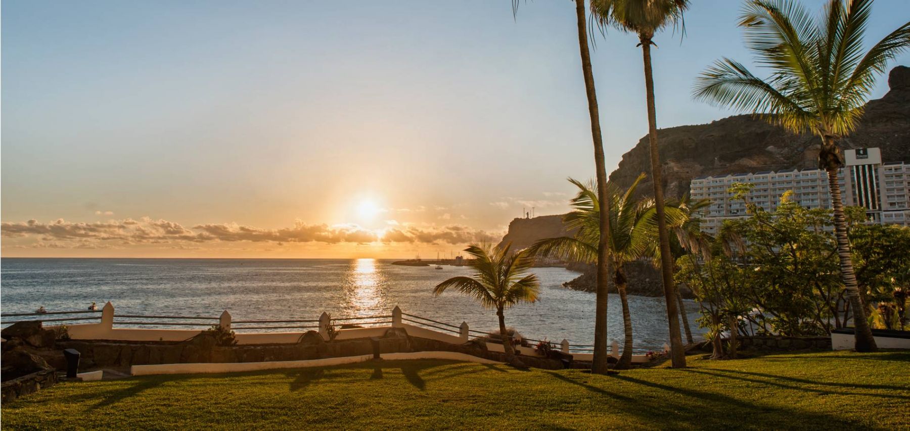 Sonnenuntergang in den Gärten mit Meerblick im Suite Princess