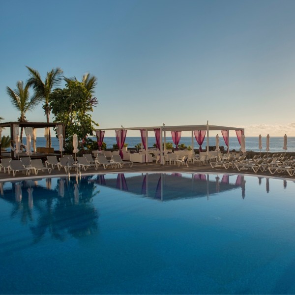 Pool im Hotel TUI BLUE Suite Princess